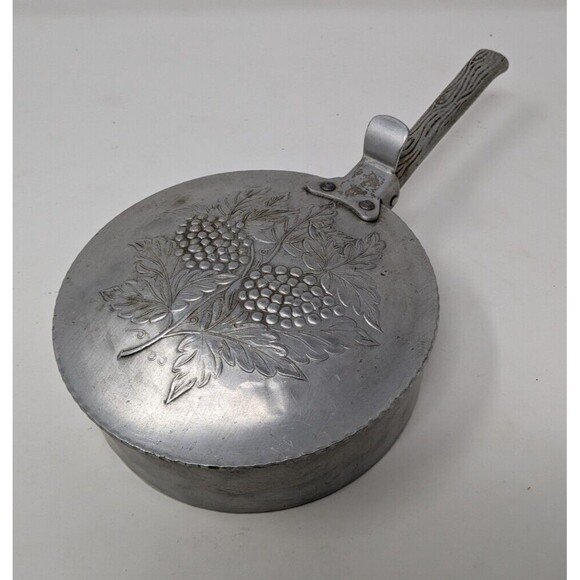 Vintage Hand Forged Hammered Aluminum Everlast Forged Alu small frying pan w/lid - Picture 1 of 5